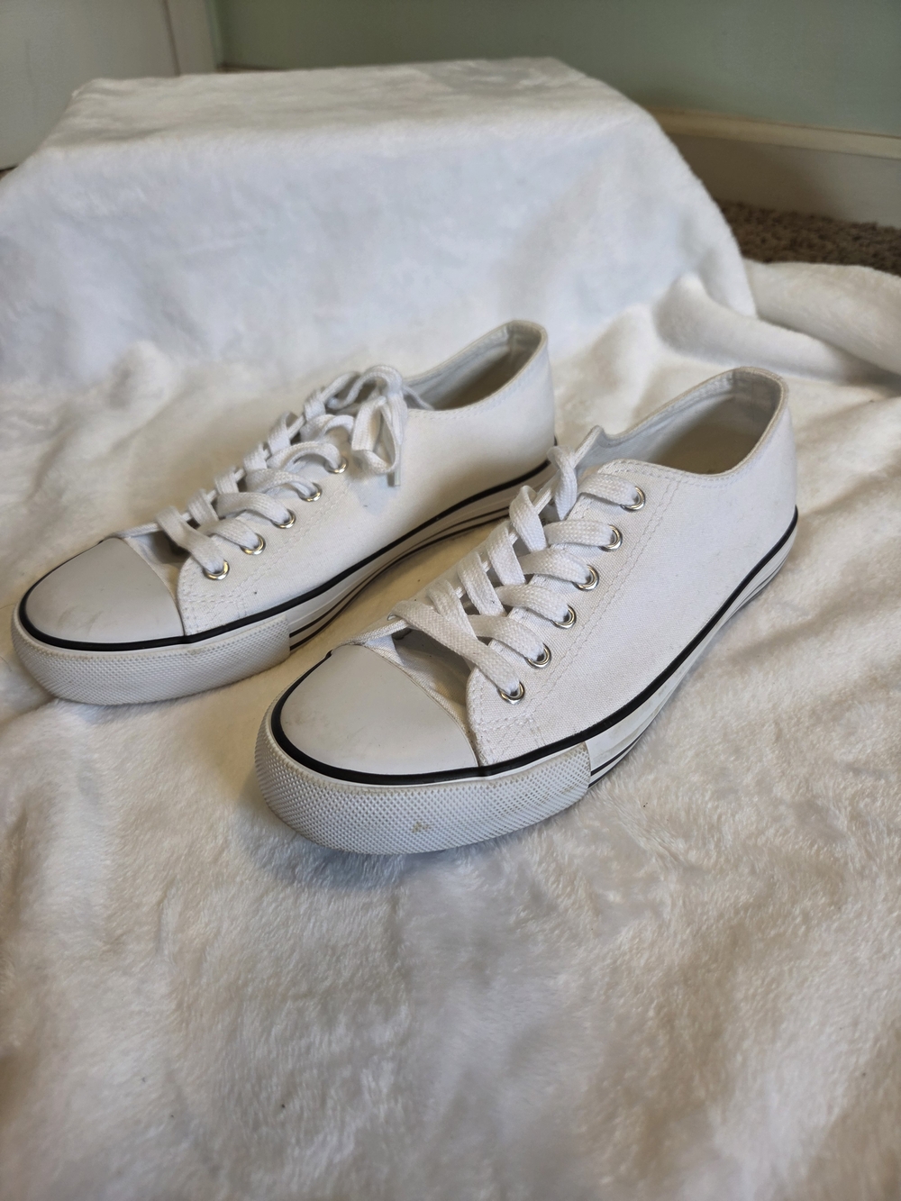 Women's White Low-Top Canvas Lace-Up Sneakers